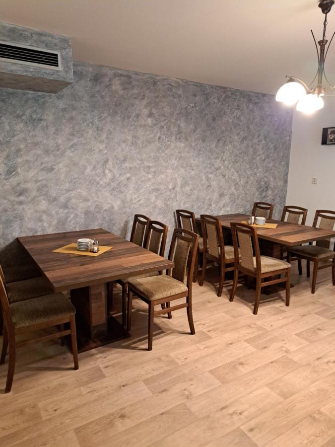 Penzion A Pizzerie Na Zalozne Kobyli ภายนอก รูปภาพ