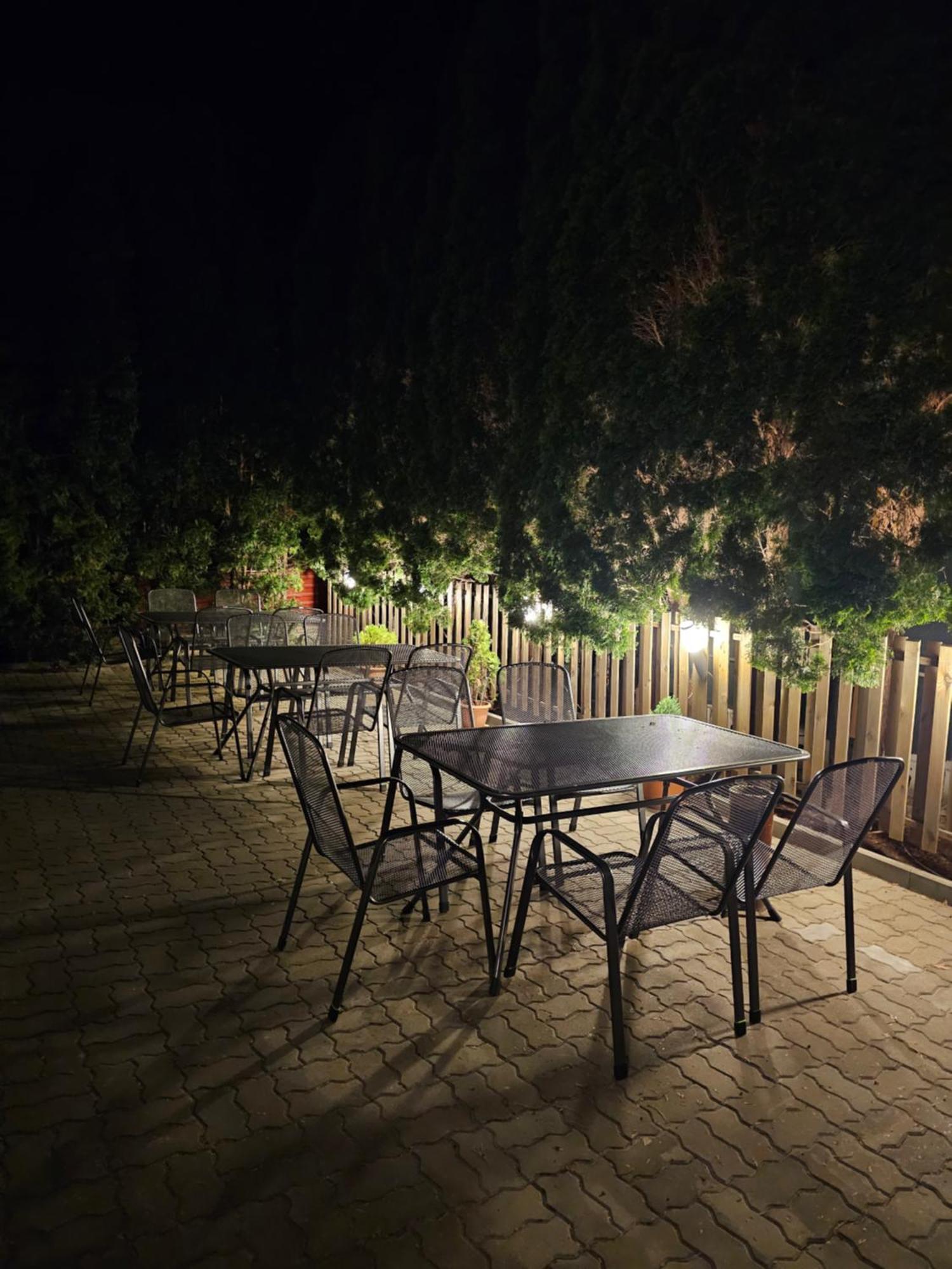 Penzion A Pizzerie Na Zalozne Kobyli ภายนอก รูปภาพ