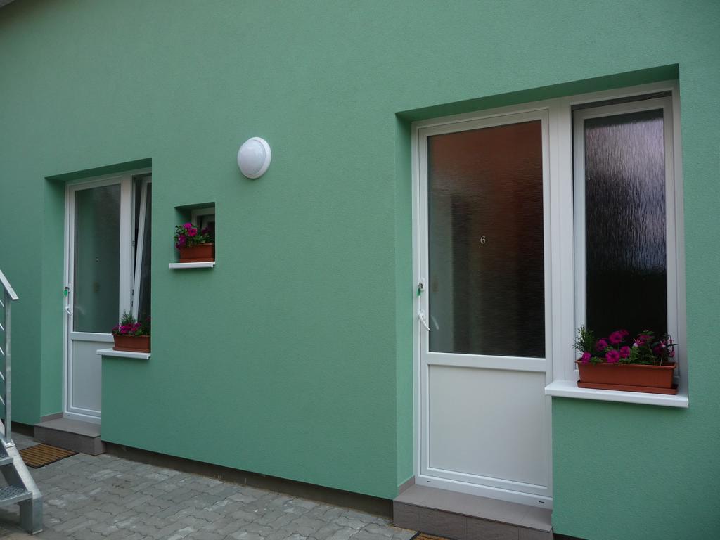 Penzion A Pizzerie Na Zalozne Kobyli ภายนอก รูปภาพ