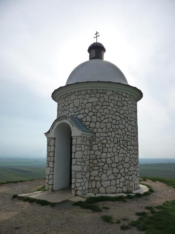 Penzion A Pizzerie Na Zalozne Kobyli ภายนอก รูปภาพ