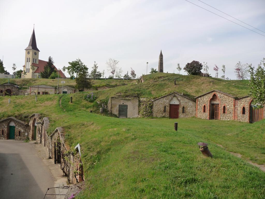 Penzion A Pizzerie Na Zalozne Kobyli ภายนอก รูปภาพ